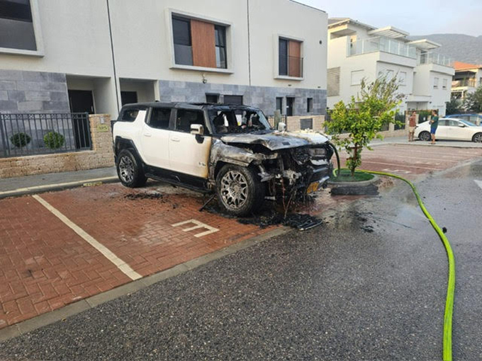 حريق في عدد من السيارات الكهربائية في كريات طبعون 